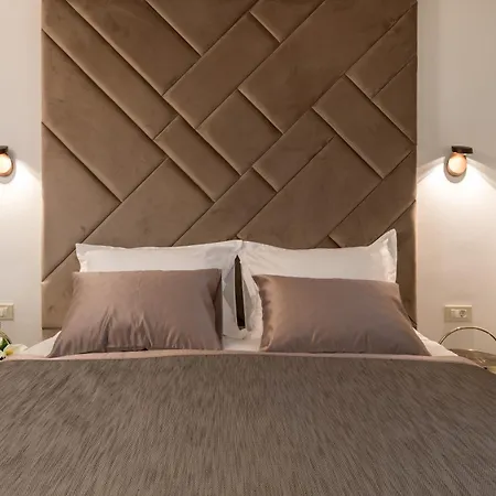 Park One Apartment *