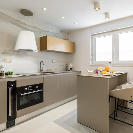 Park One Apartment *