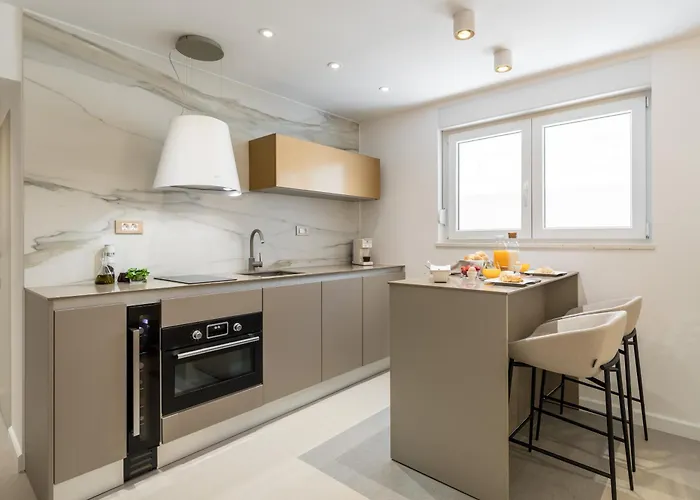 Park One Apartment *